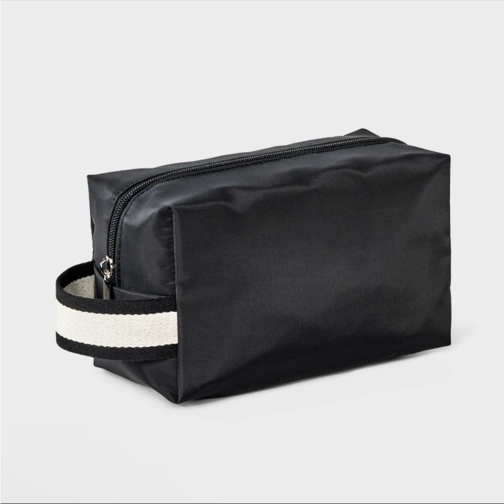 ⚠️ 5/25: Collegiate Travel Toiletry Bag